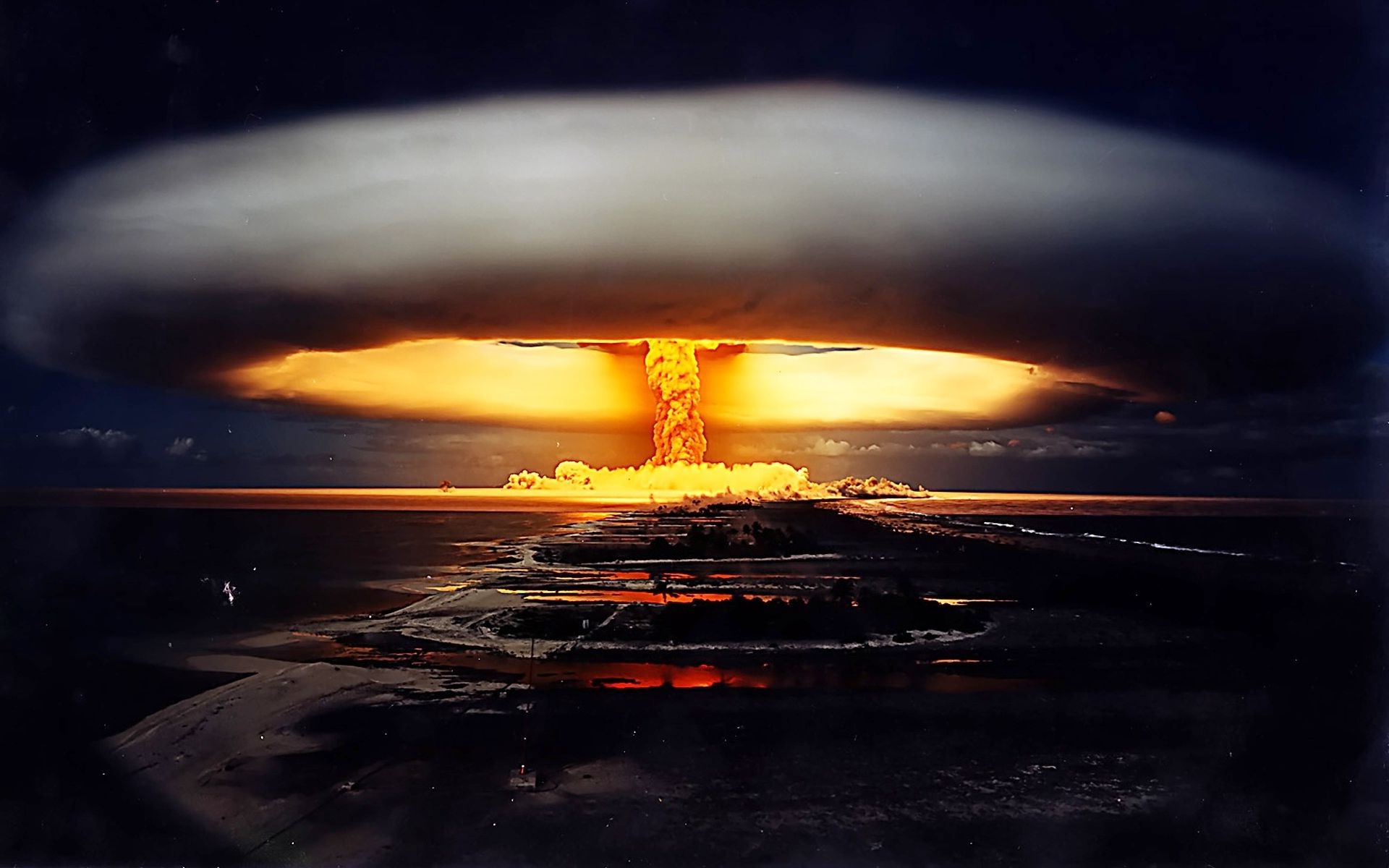 nuclear-bomb-explosion2.jpg